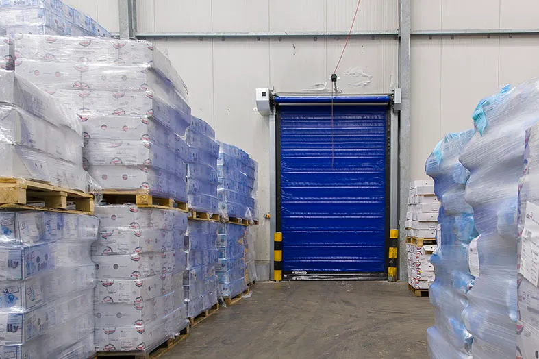 Ворота на границе зоны хранения упакованной продукции