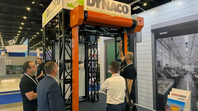 Демонстрация скоростных ворот на стенде Dynaco